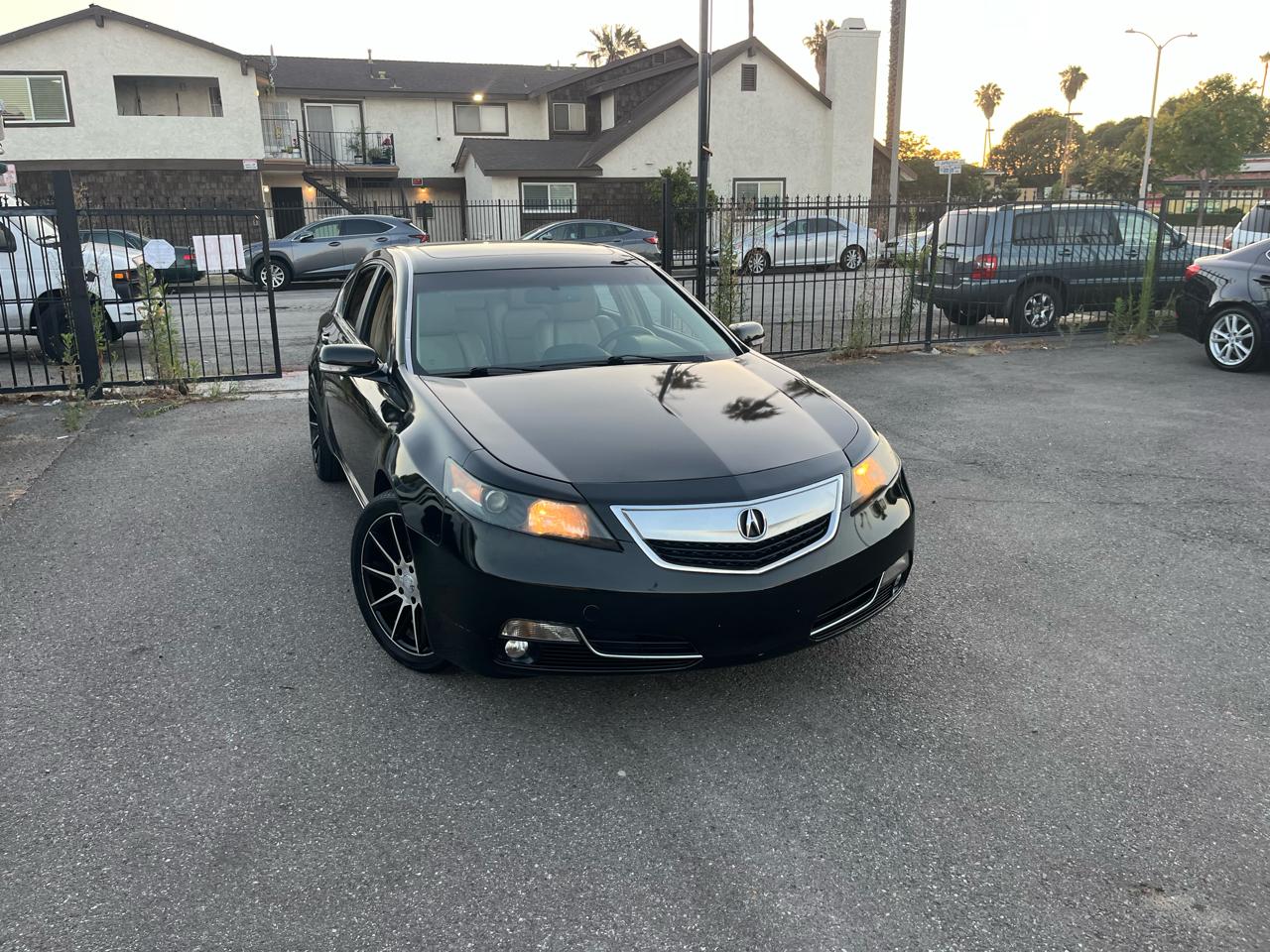 Acura TL 6-Speed AT with Tech Package and 18-In. WP 2012