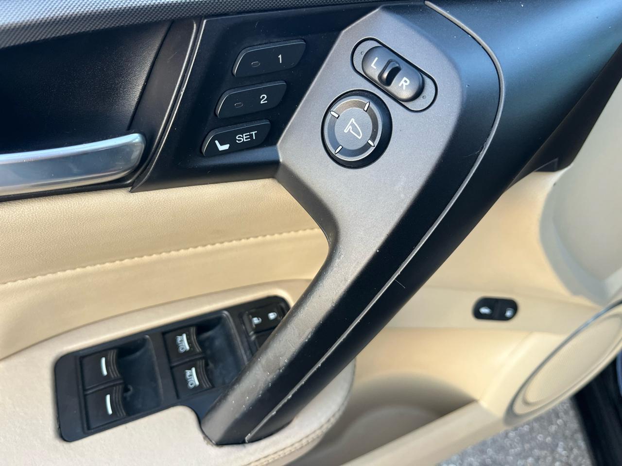 Acura TL 6-Speed AT with Tech Package and 18-In. WP 2012