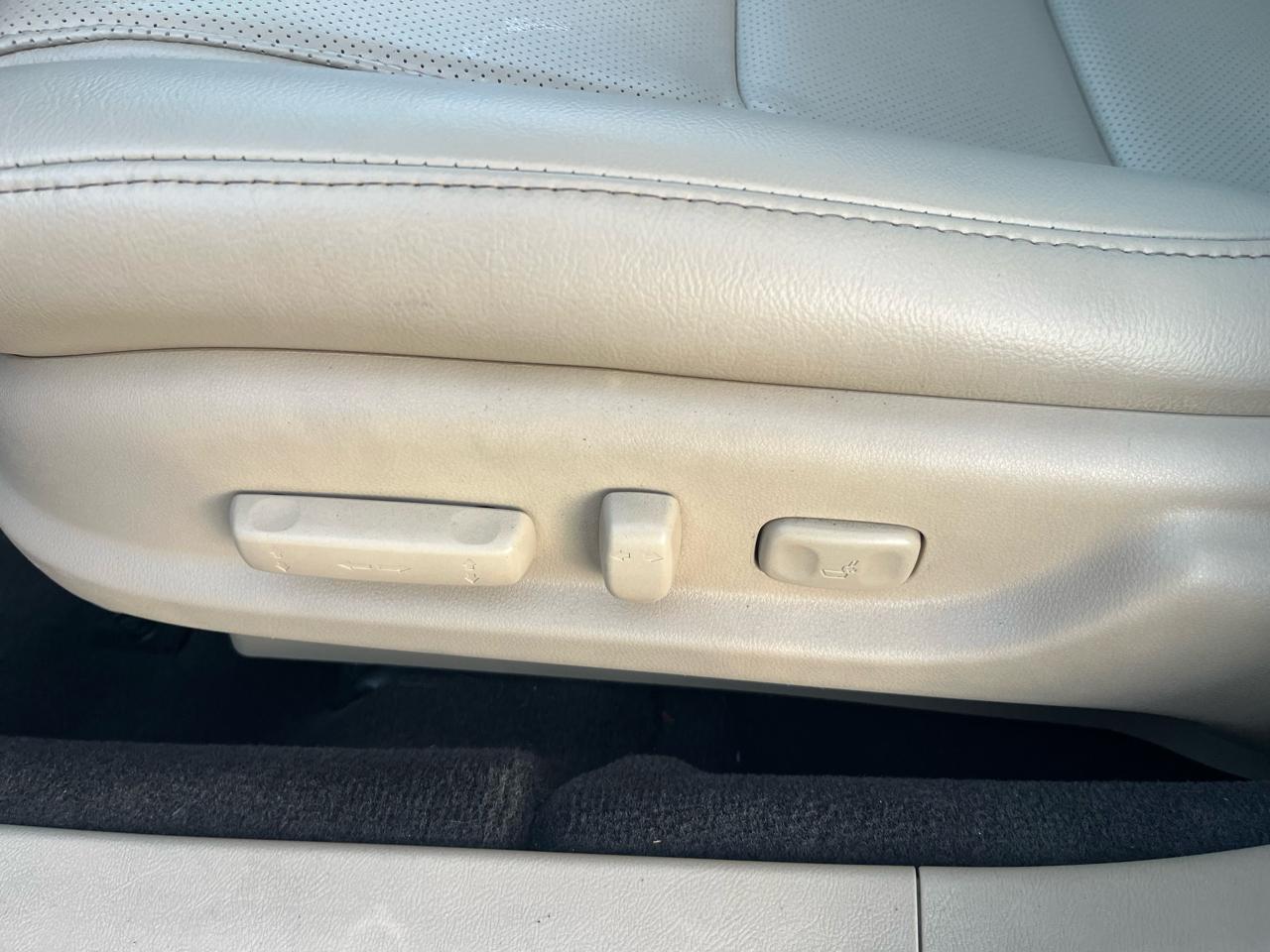 Acura TL 6-Speed AT with Tech Package and 18-In. WP 2012