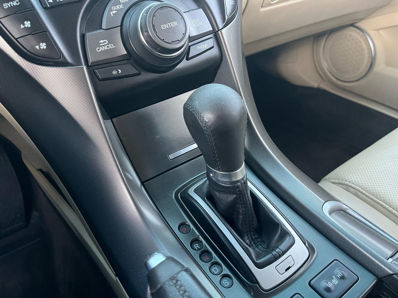 Acura TL 6-Speed AT with Tech Package and 18-In. WP 2012