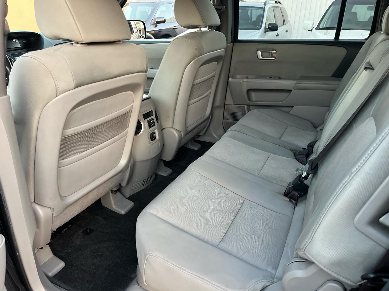 Honda Pilot LX 2WD 5-Spd AT 2011