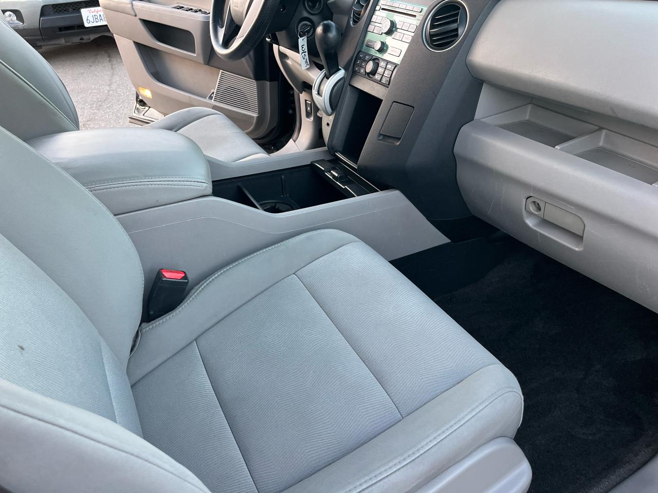 Honda Pilot LX 2WD 5-Spd AT 2011