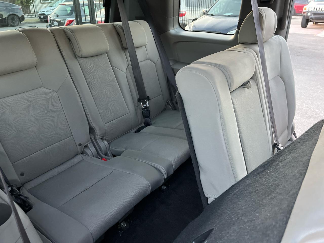 Honda Pilot LX 2WD 5-Spd AT 2011