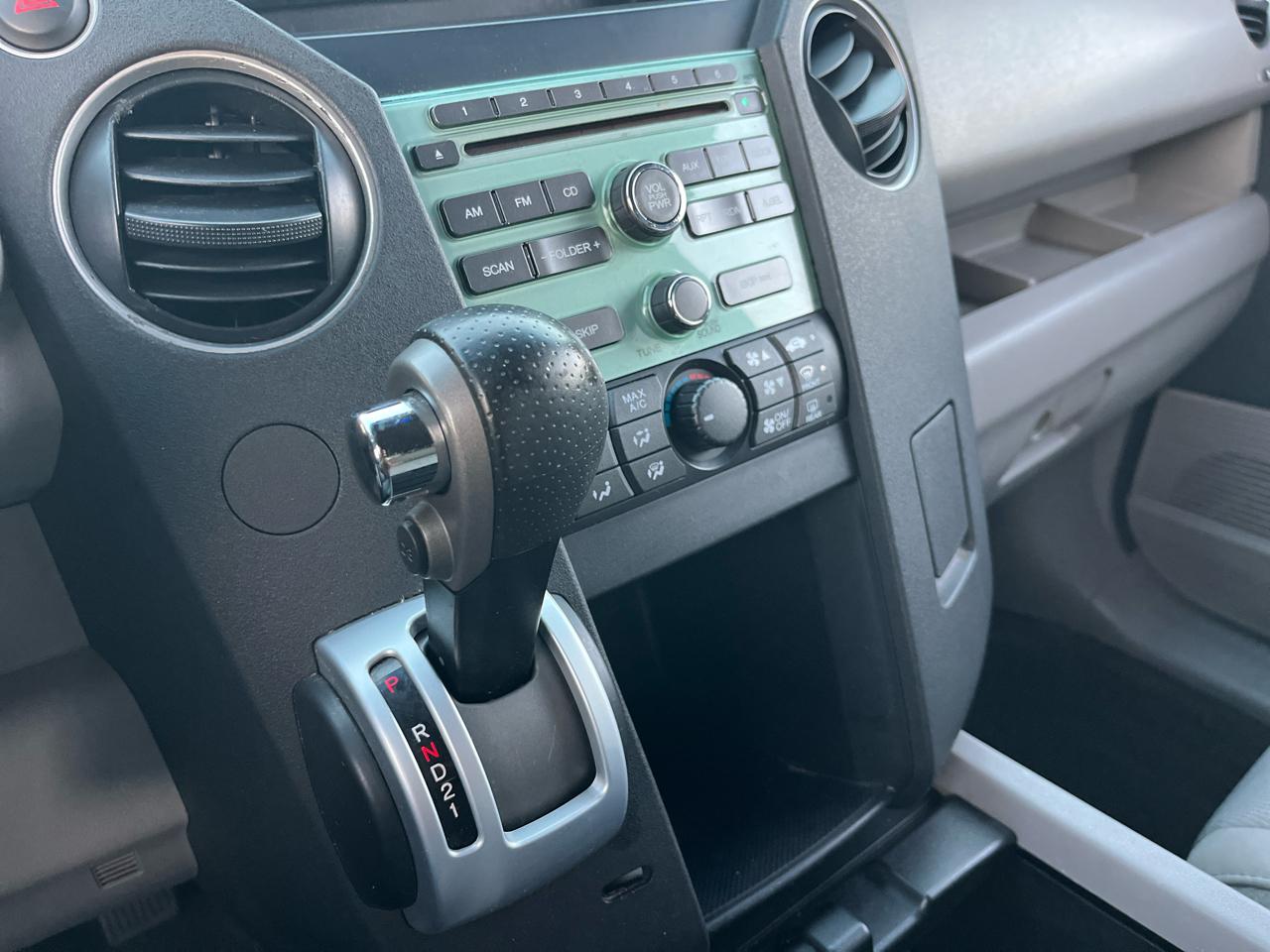 Honda Pilot LX 2WD 5-Spd AT 2011