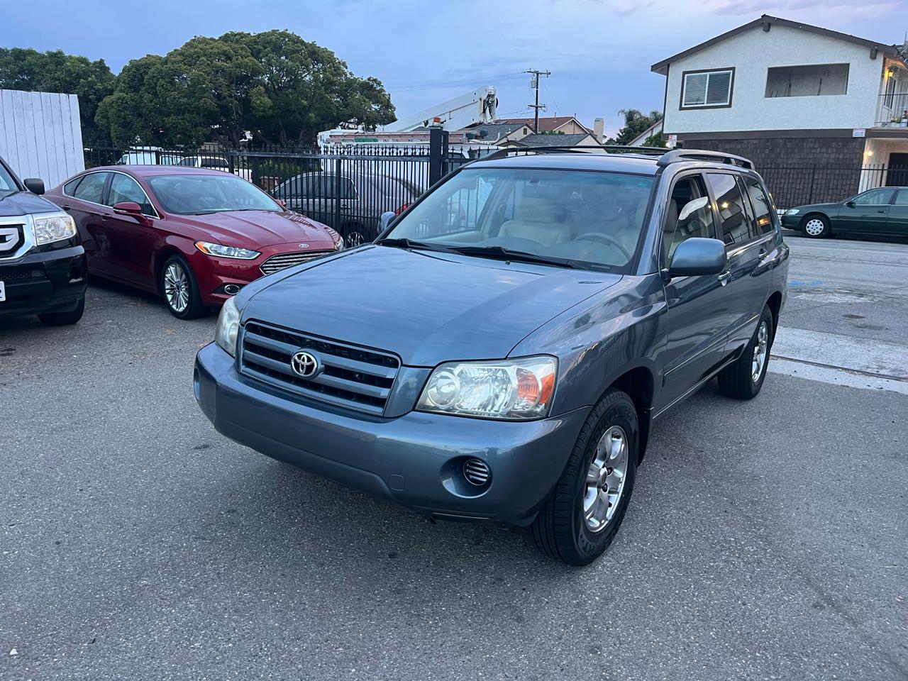 2005 Toyota Highlander V6 2WD with 3rd-Row Seat