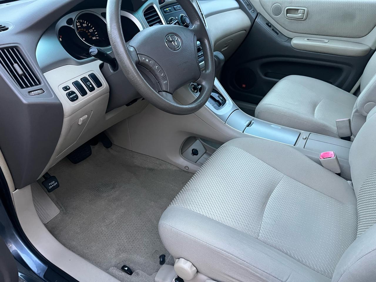 Toyota Highlander V6 2WD with 3rd-Row Seat 2005