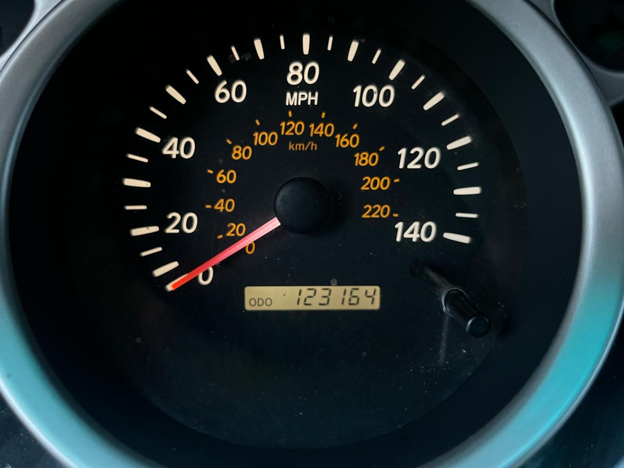 Toyota Highlander V6 2WD with 3rd-Row Seat 2005