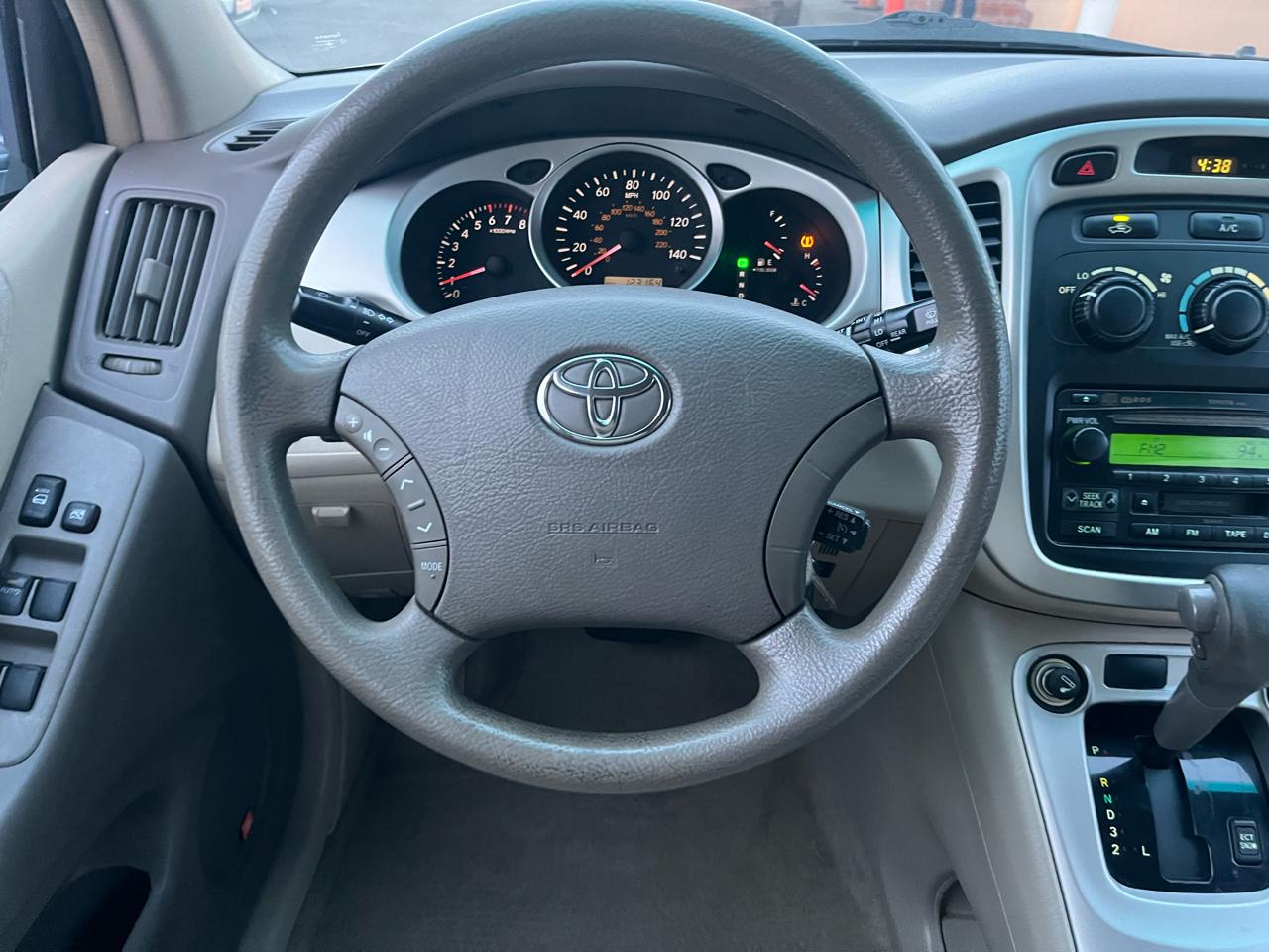 Toyota Highlander V6 2WD with 3rd-Row Seat 2005