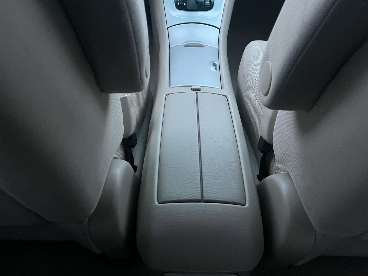 Toyota Highlander V6 2WD with 3rd-Row Seat 2005