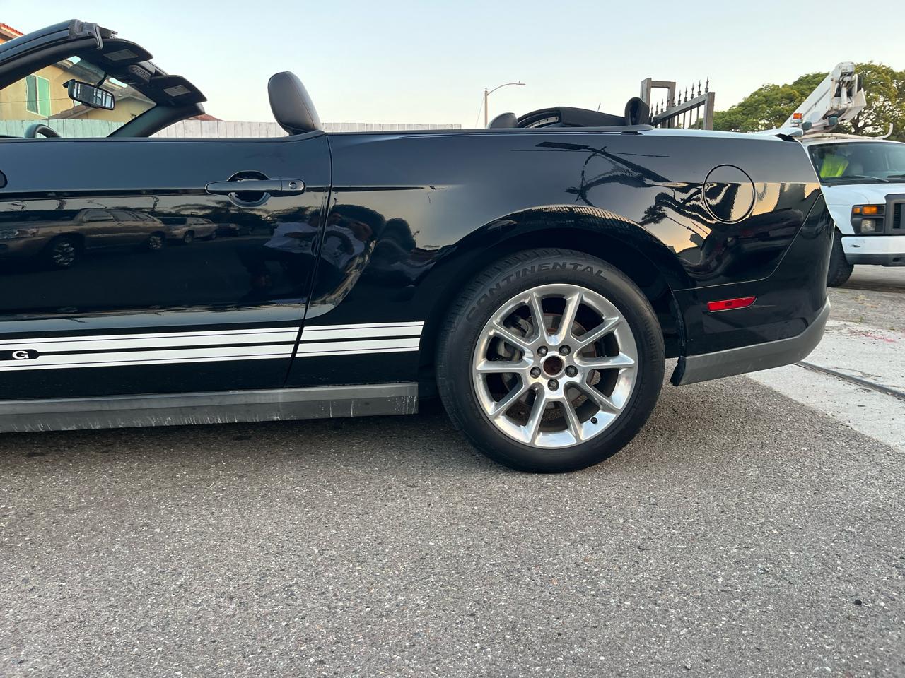 Ford Mustang V6 Convertible 2010