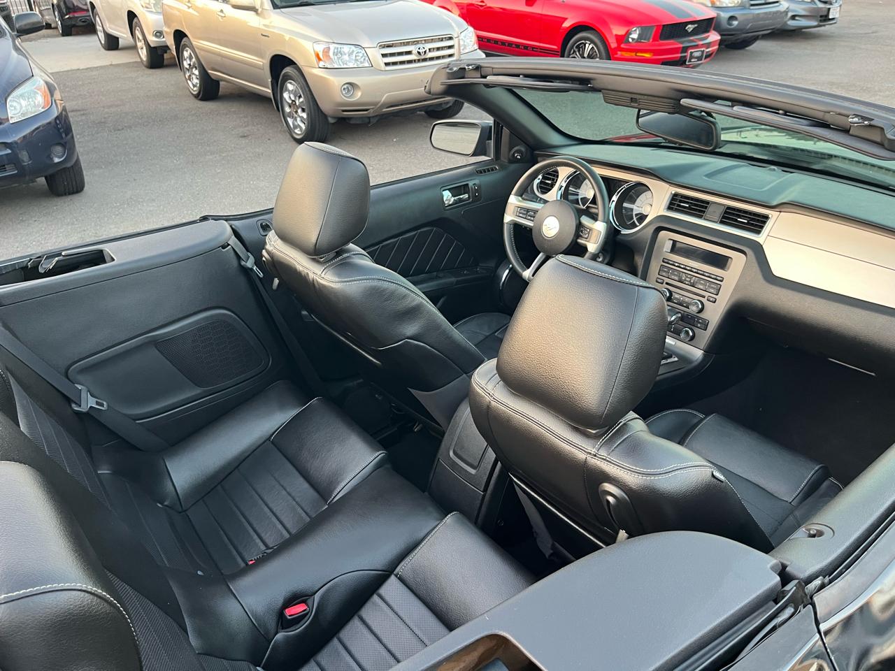 Ford Mustang V6 Convertible 2010
