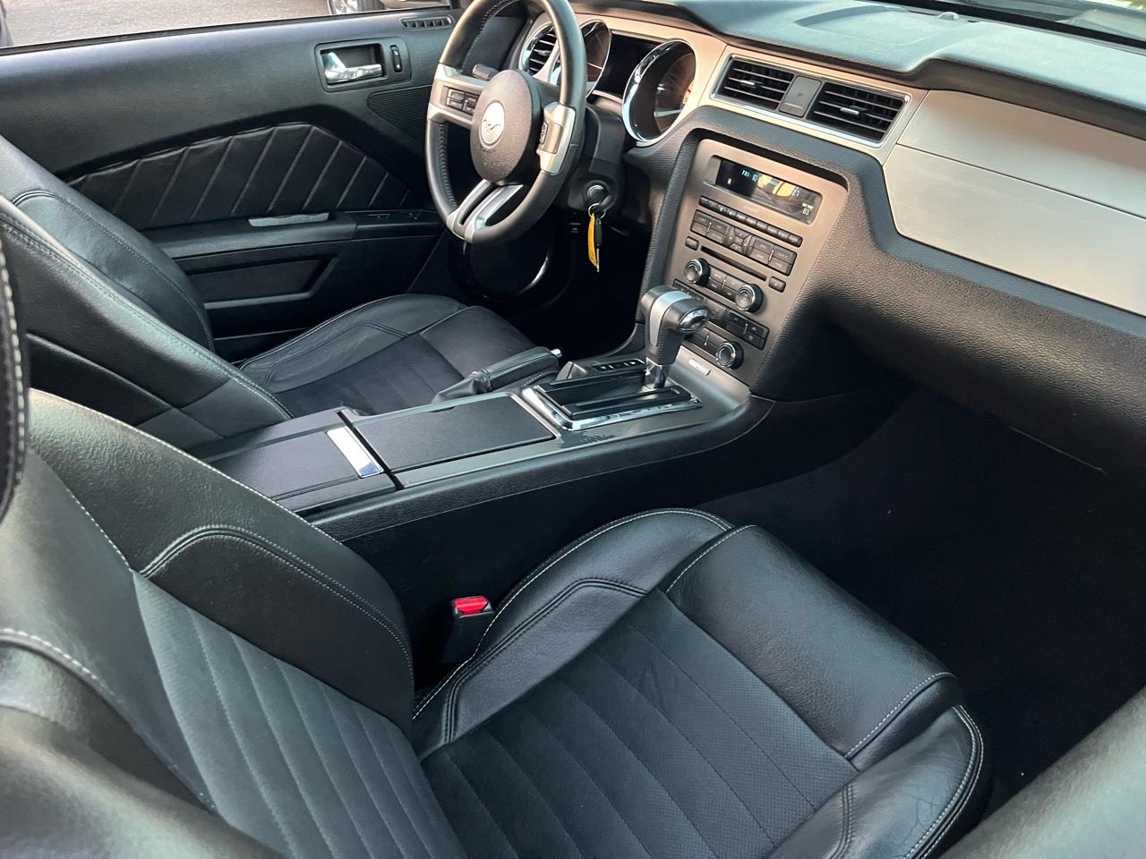Ford Mustang V6 Convertible 2010