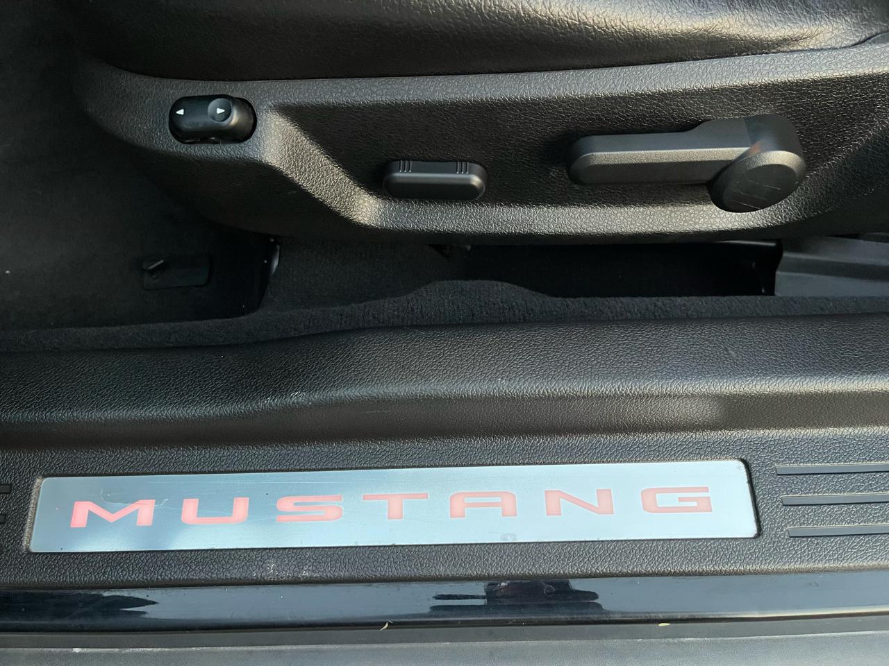 Ford Mustang V6 Convertible 2010