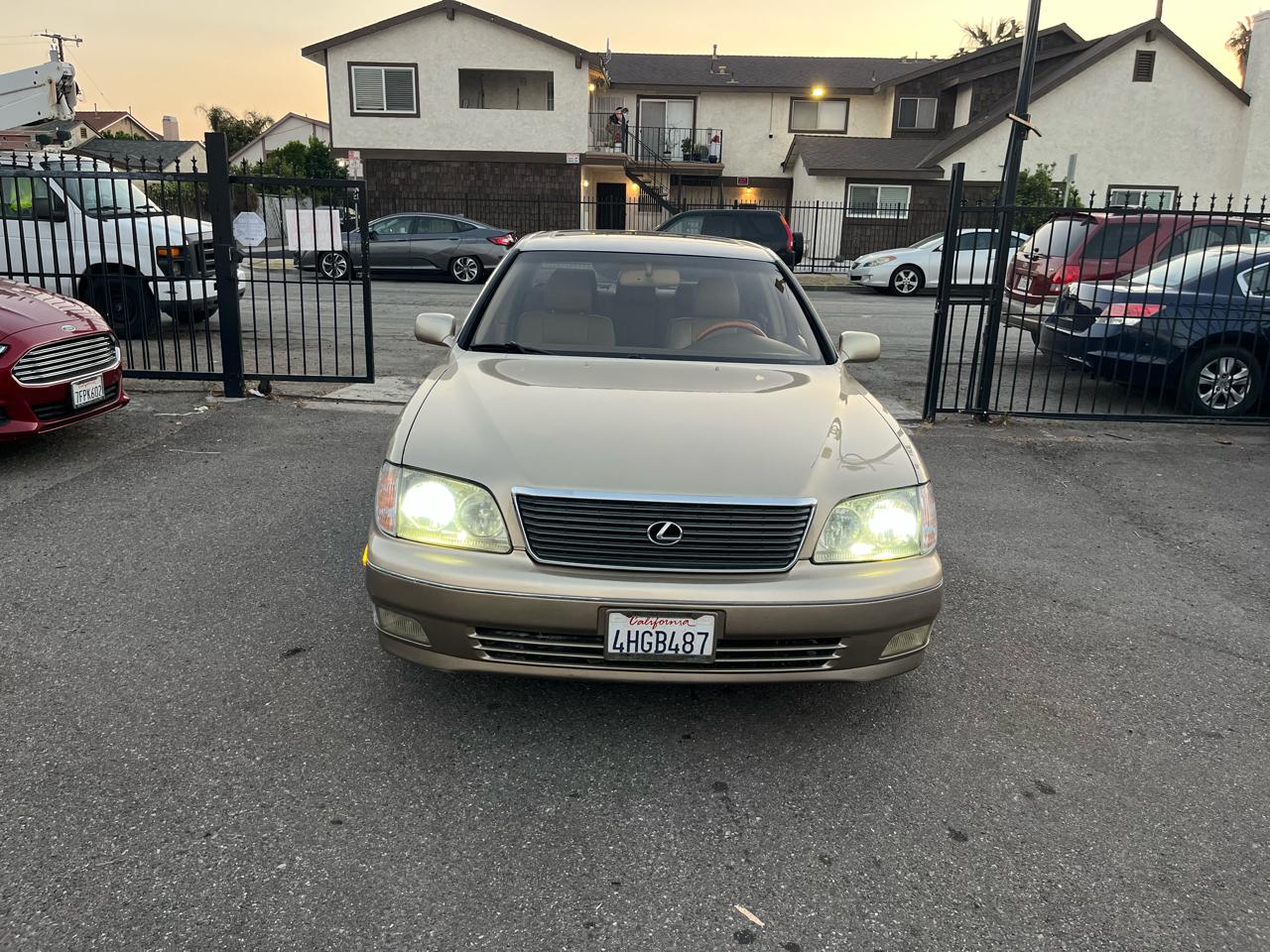 Lexus LS 400 Base 1999