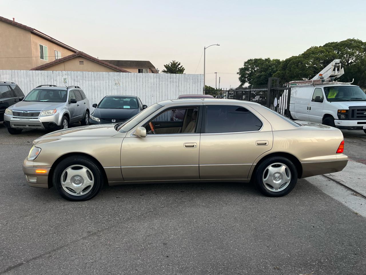 Lexus LS 400 Base 1999