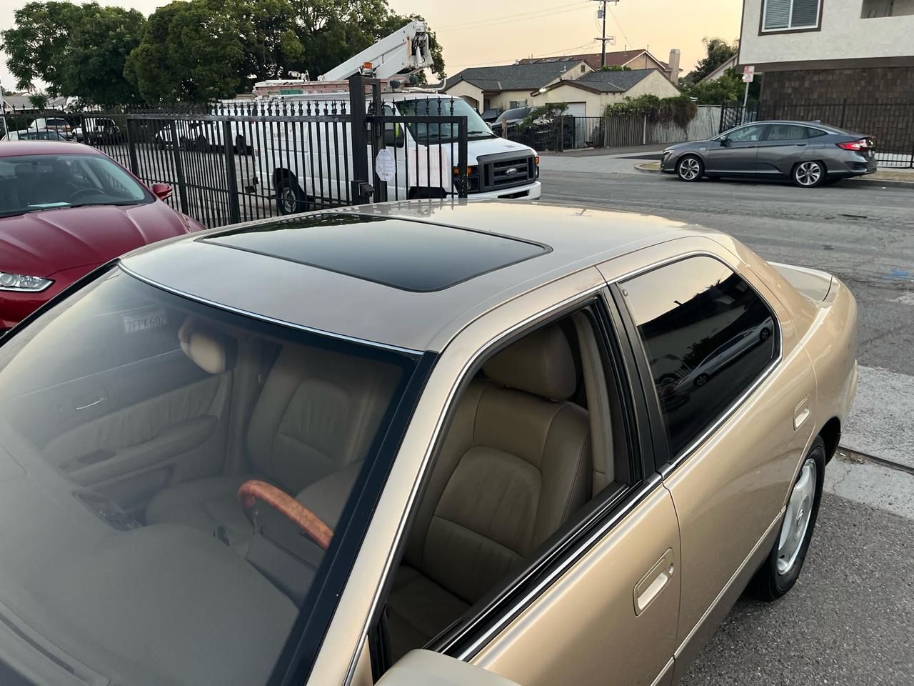 Lexus LS 400 Base 1999