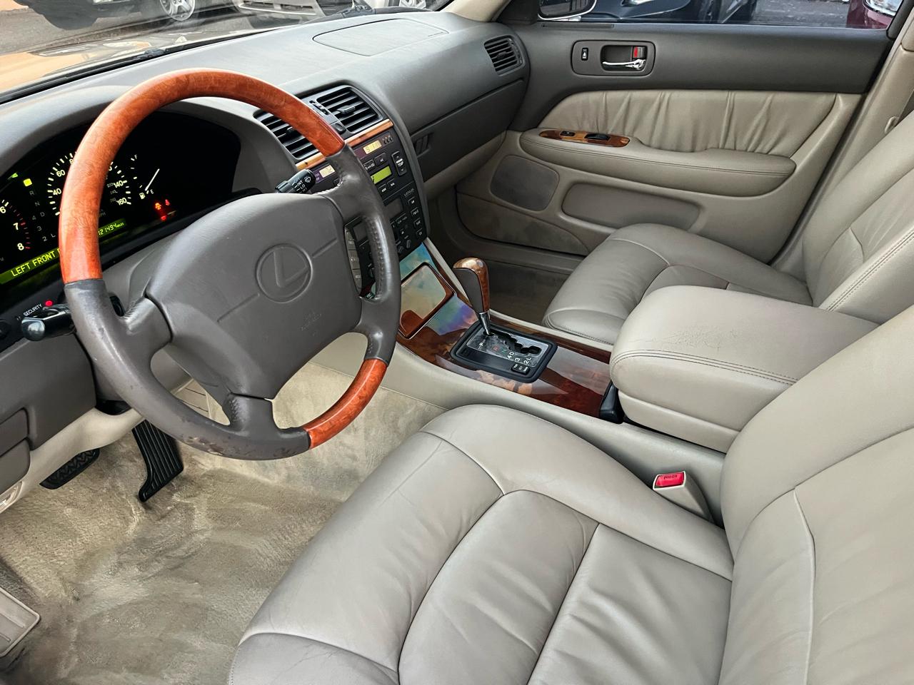 Lexus LS 400 Base 1999