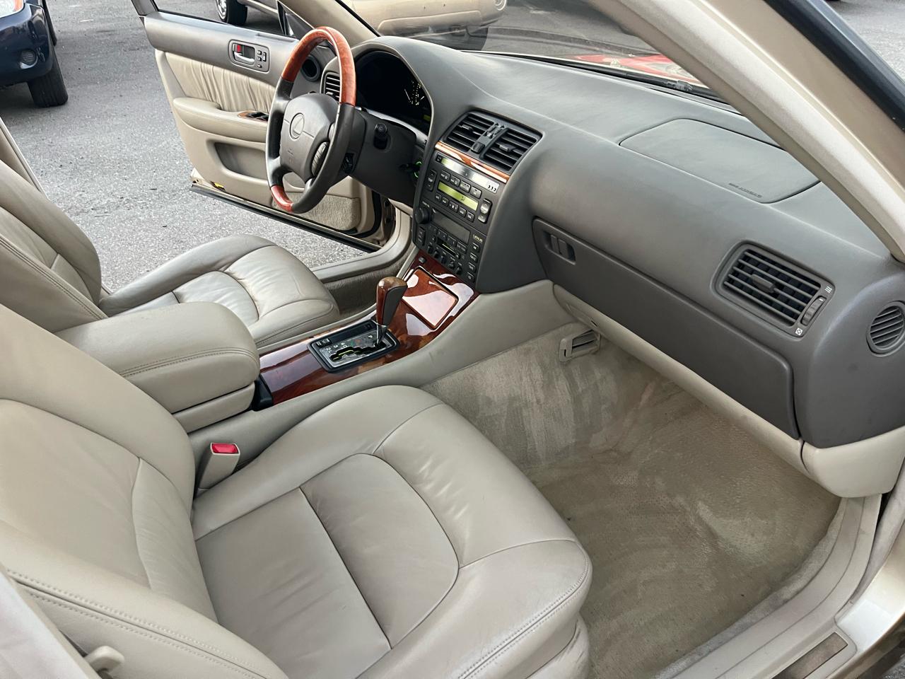 Lexus LS 400 Base 1999