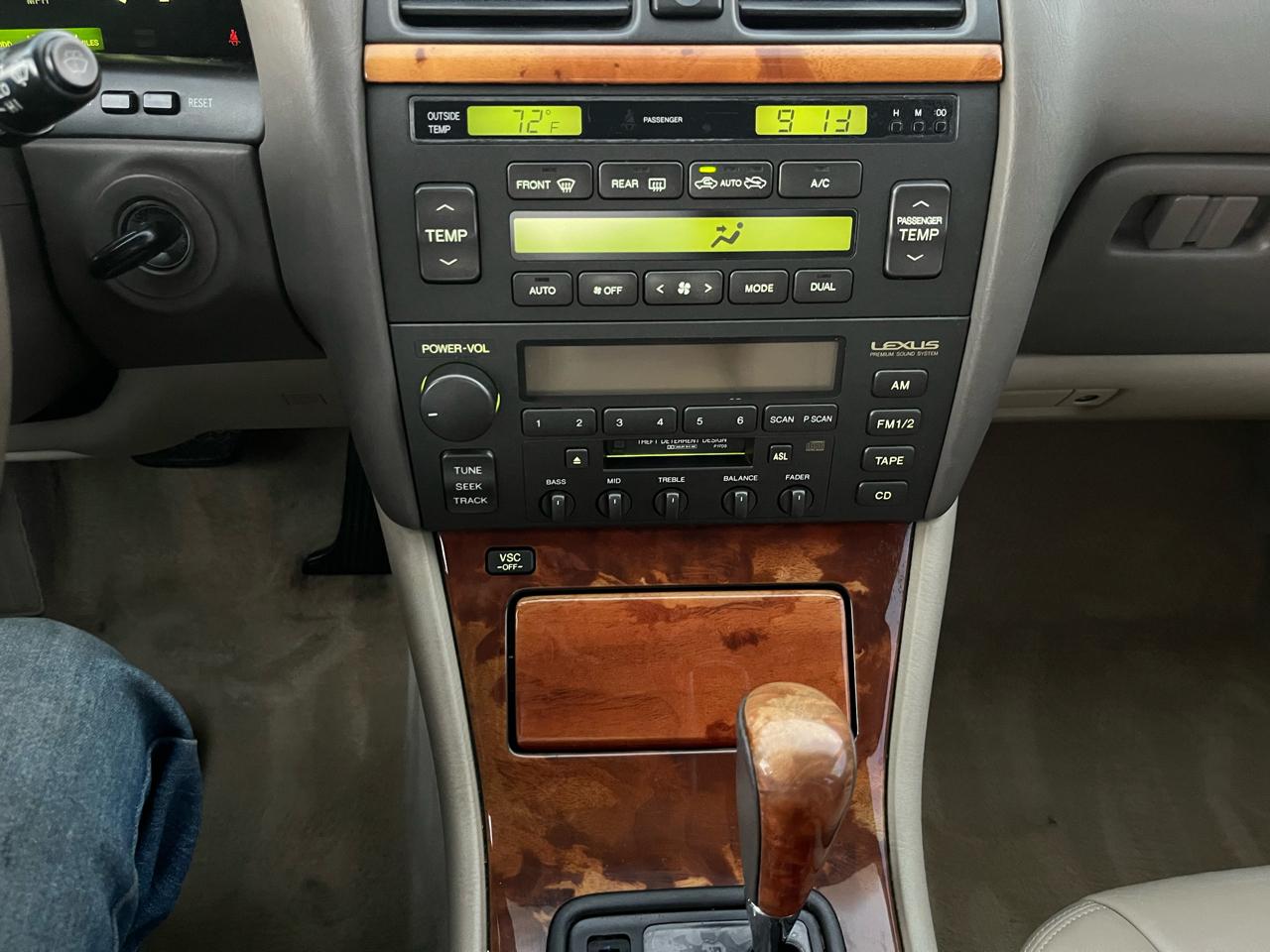 Lexus LS 400 Base 1999