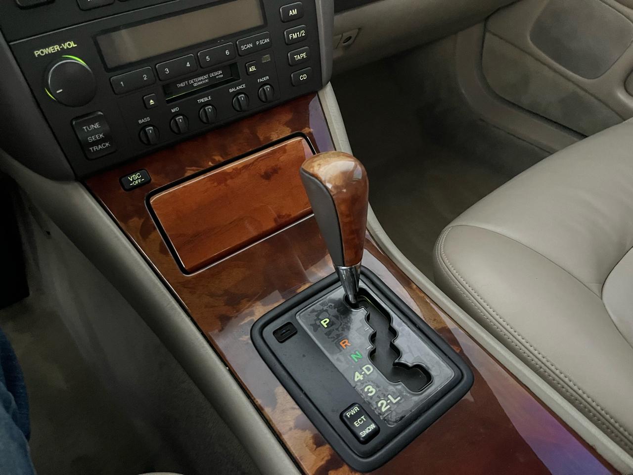 Lexus LS 400 Base 1999