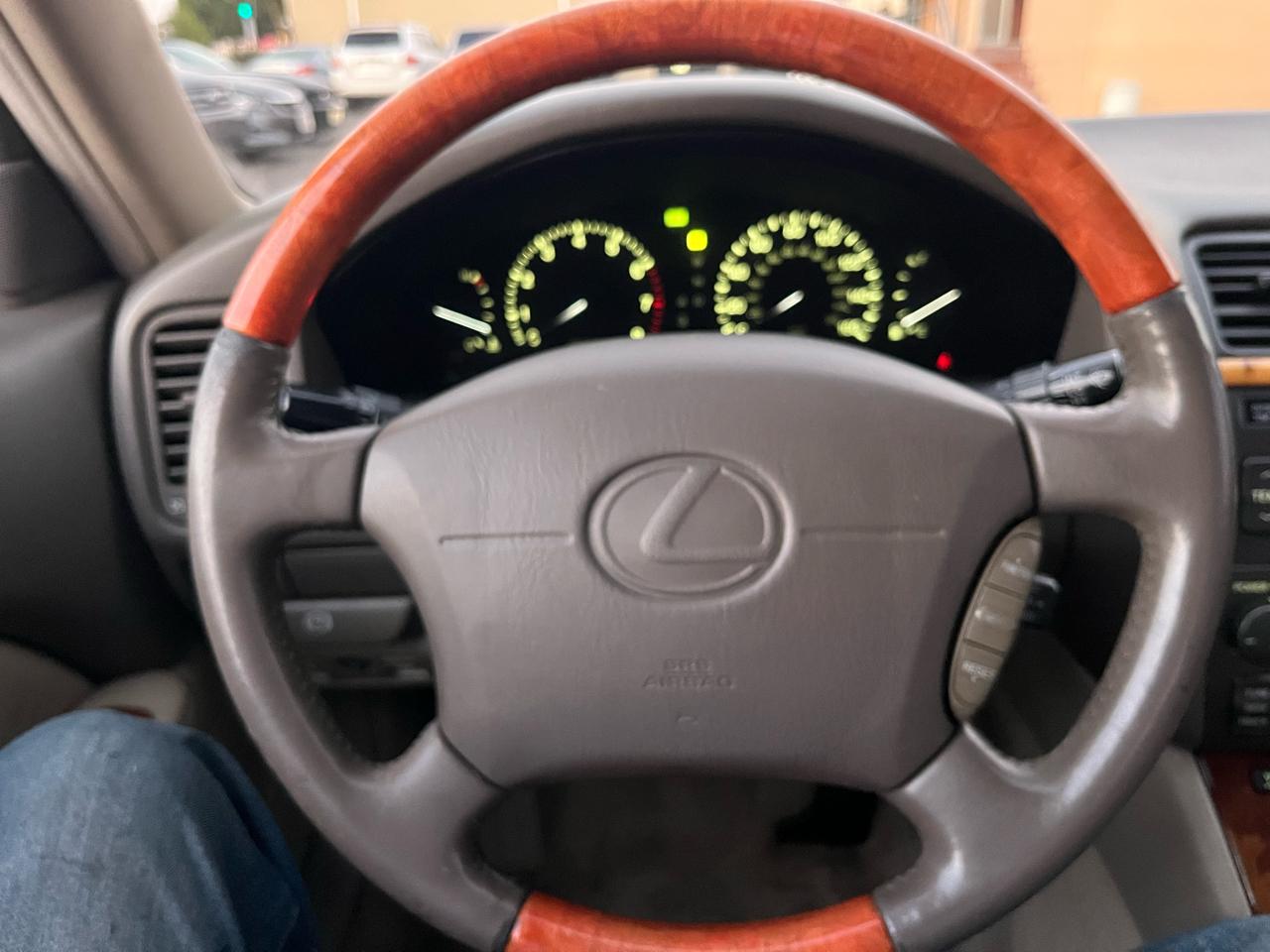 Lexus LS 400 Base 1999