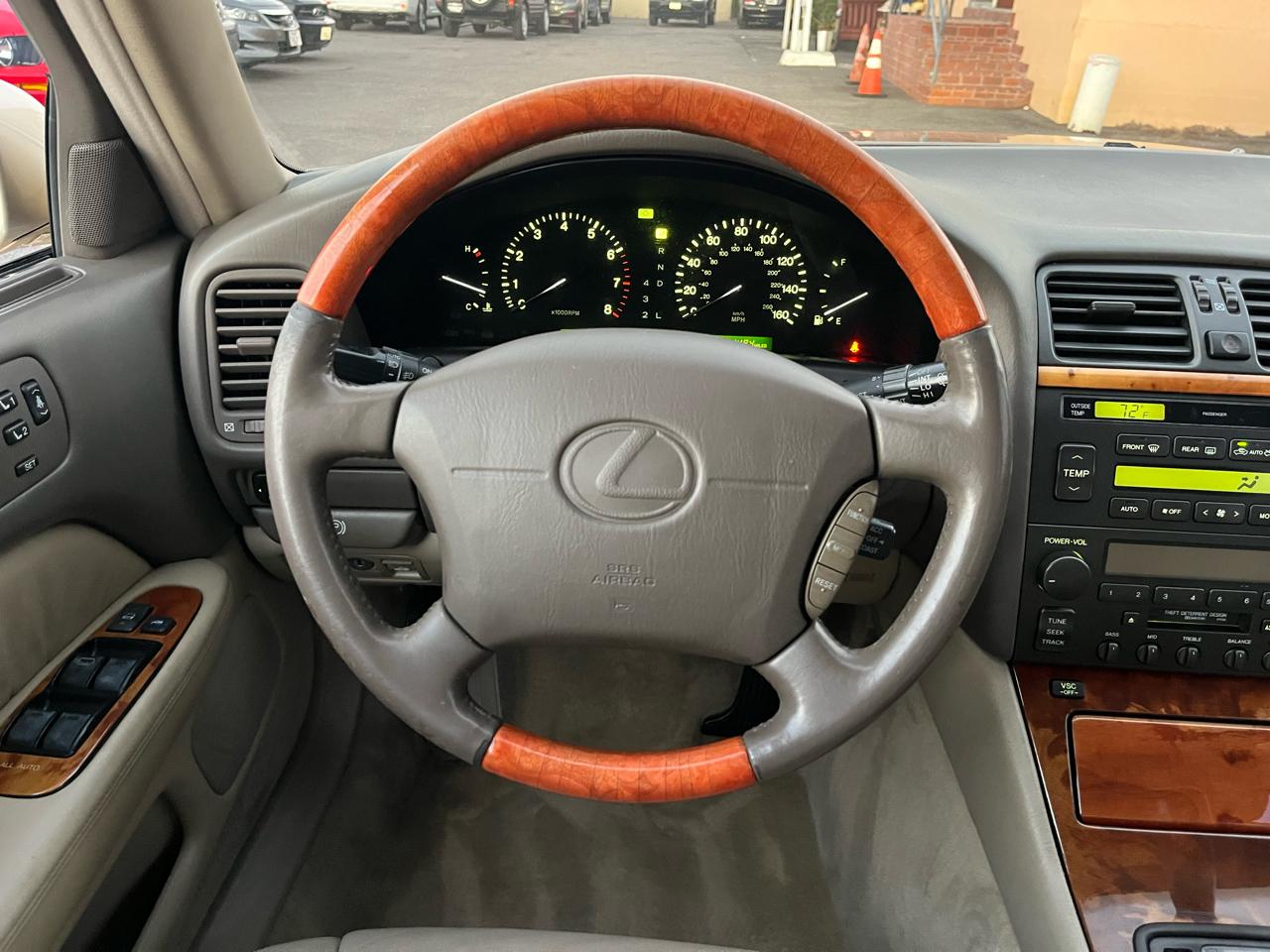 Lexus LS 400 Base 1999