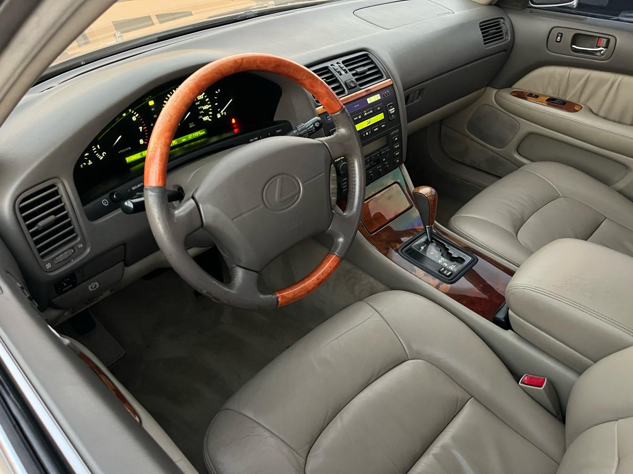 Lexus LS 400 Base 1999