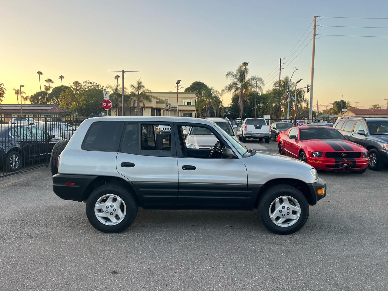 Toyota RAV4 4-Door 2WD 1998