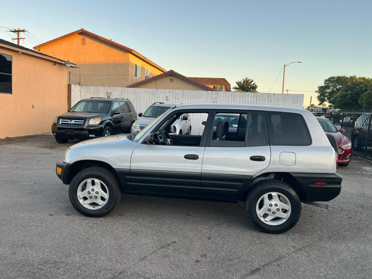 Toyota RAV4 4-Door 2WD 1998