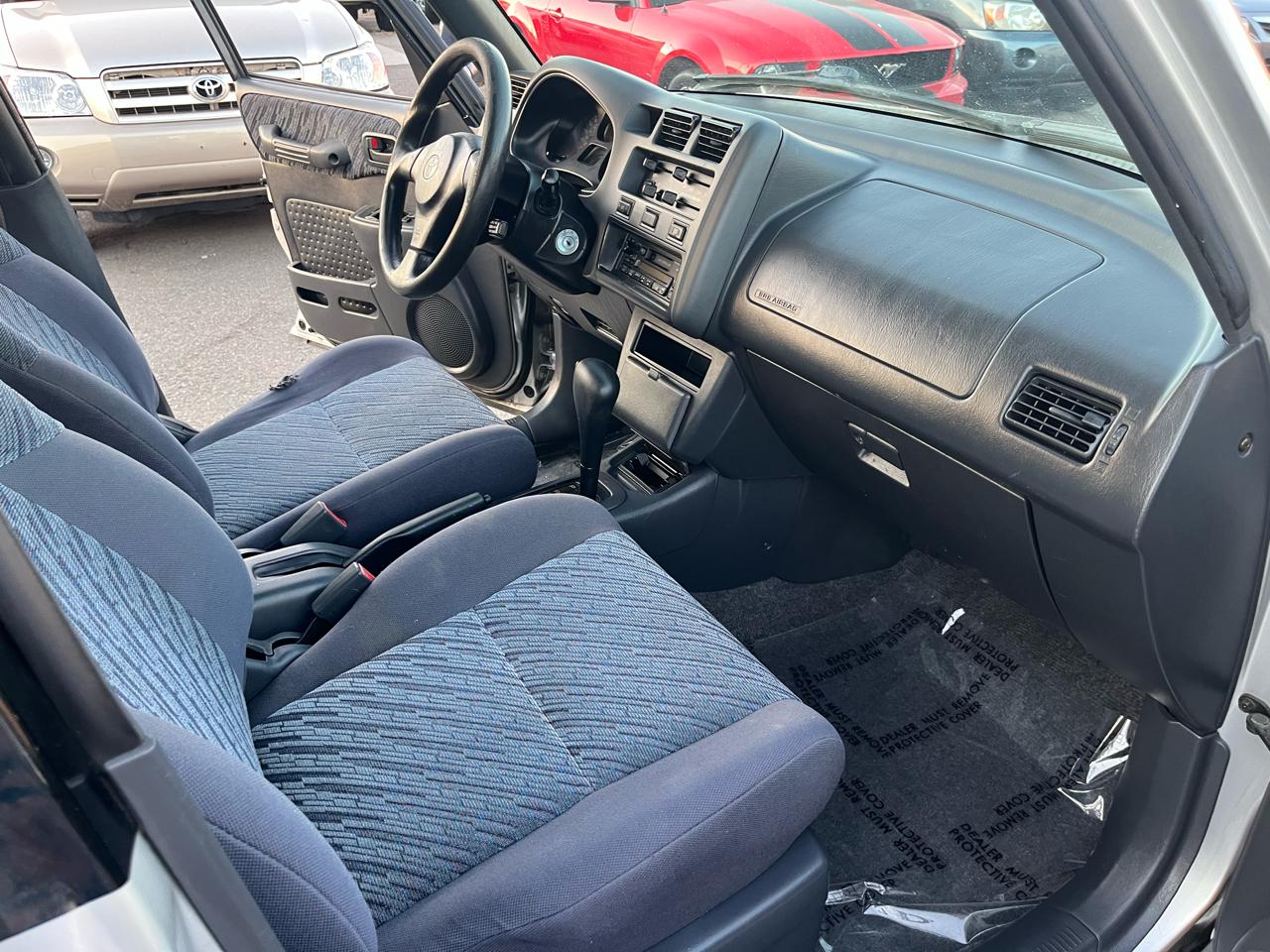 Toyota RAV4 4-Door 2WD 1998