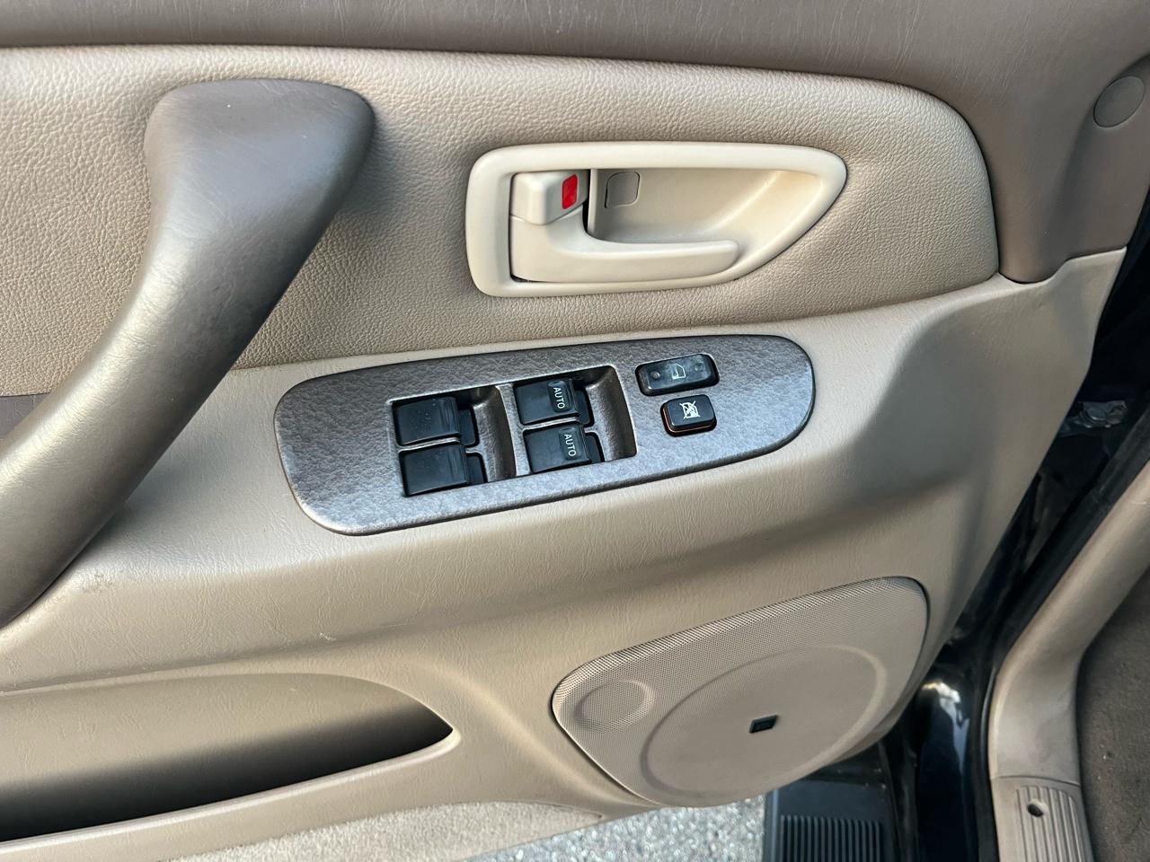 Toyota Sequoia Limited 2WD 2002
