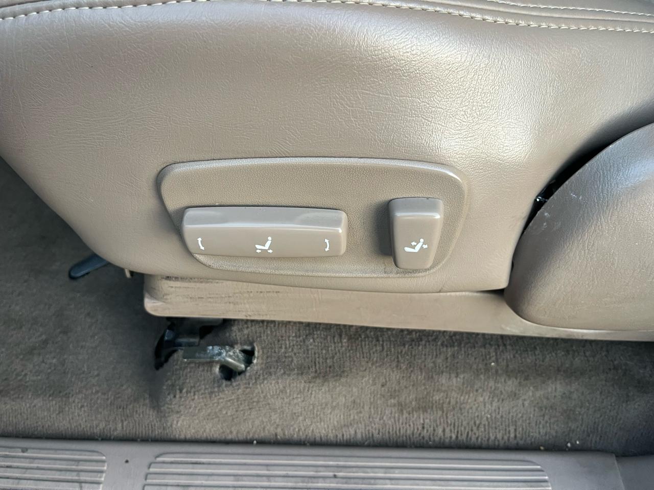 Toyota Sequoia Limited 2WD 2002