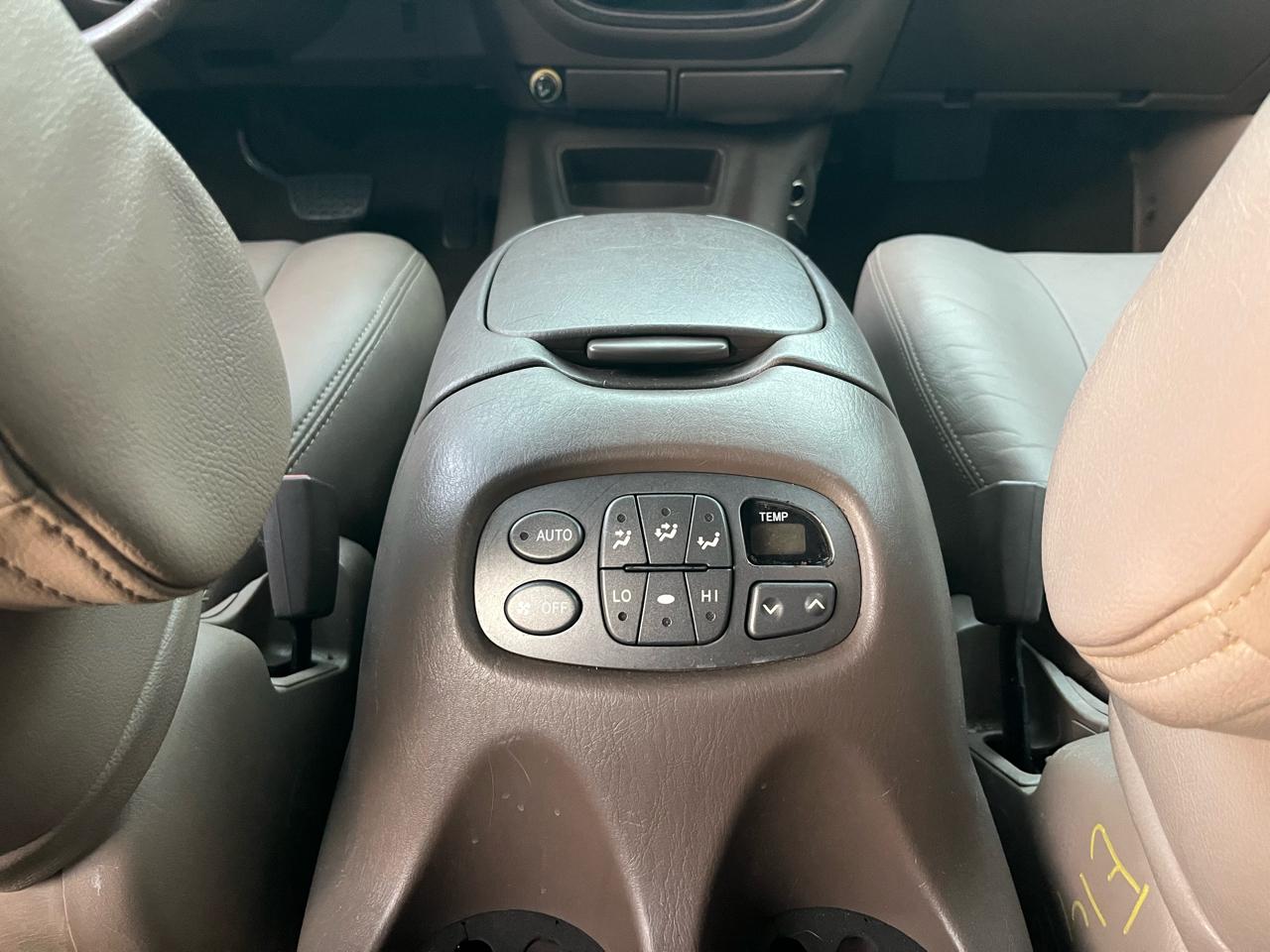 Toyota Sequoia Limited 2WD 2002