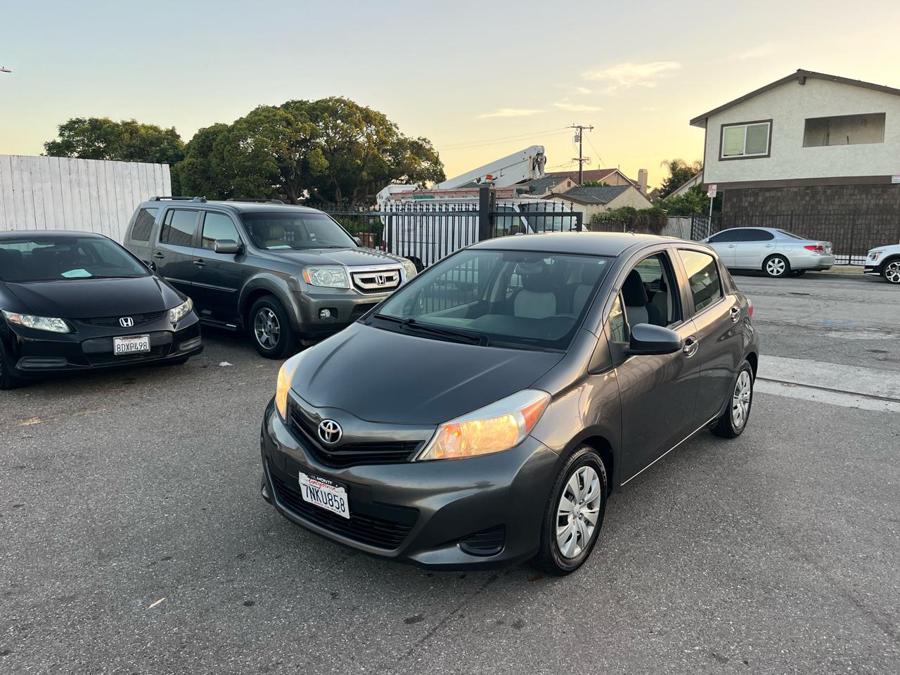 Toyota Yaris L 5-Door AT 2014