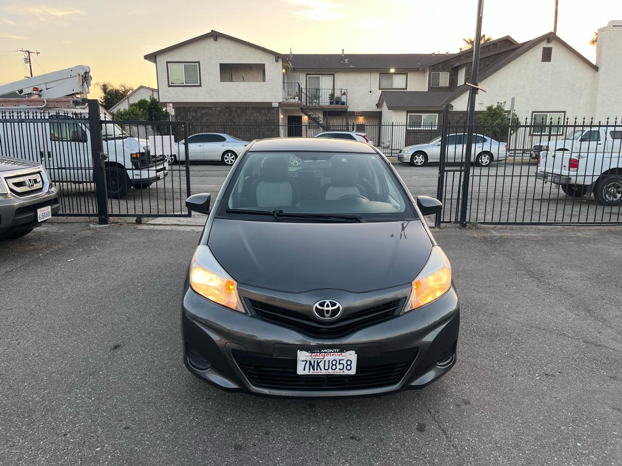 Toyota Yaris L 5-Door AT 2014