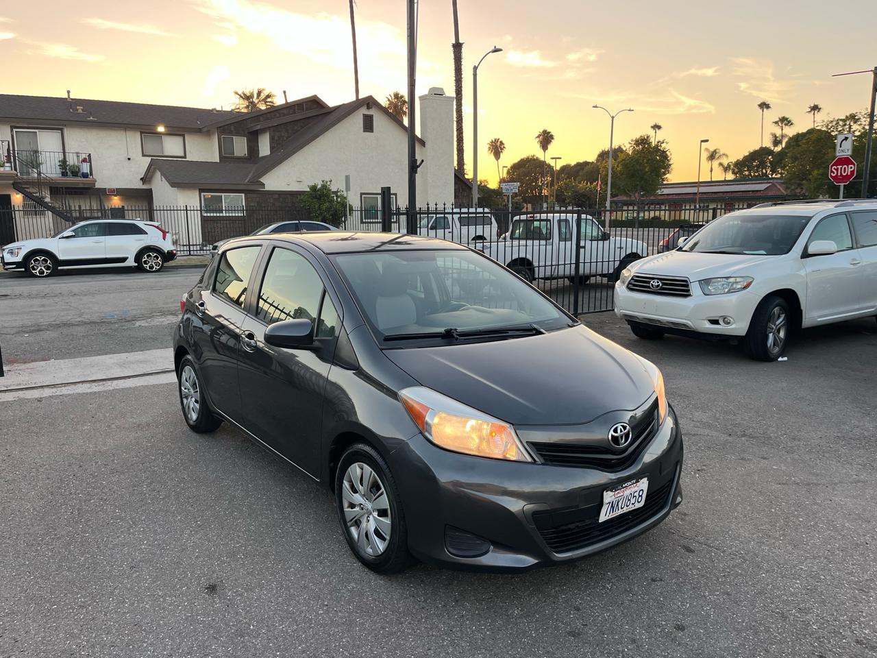 Toyota Yaris L 5-Door AT 2014