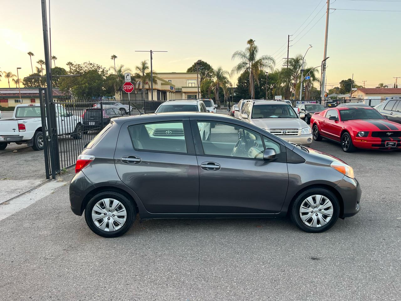 Toyota Yaris L 5-Door AT 2014