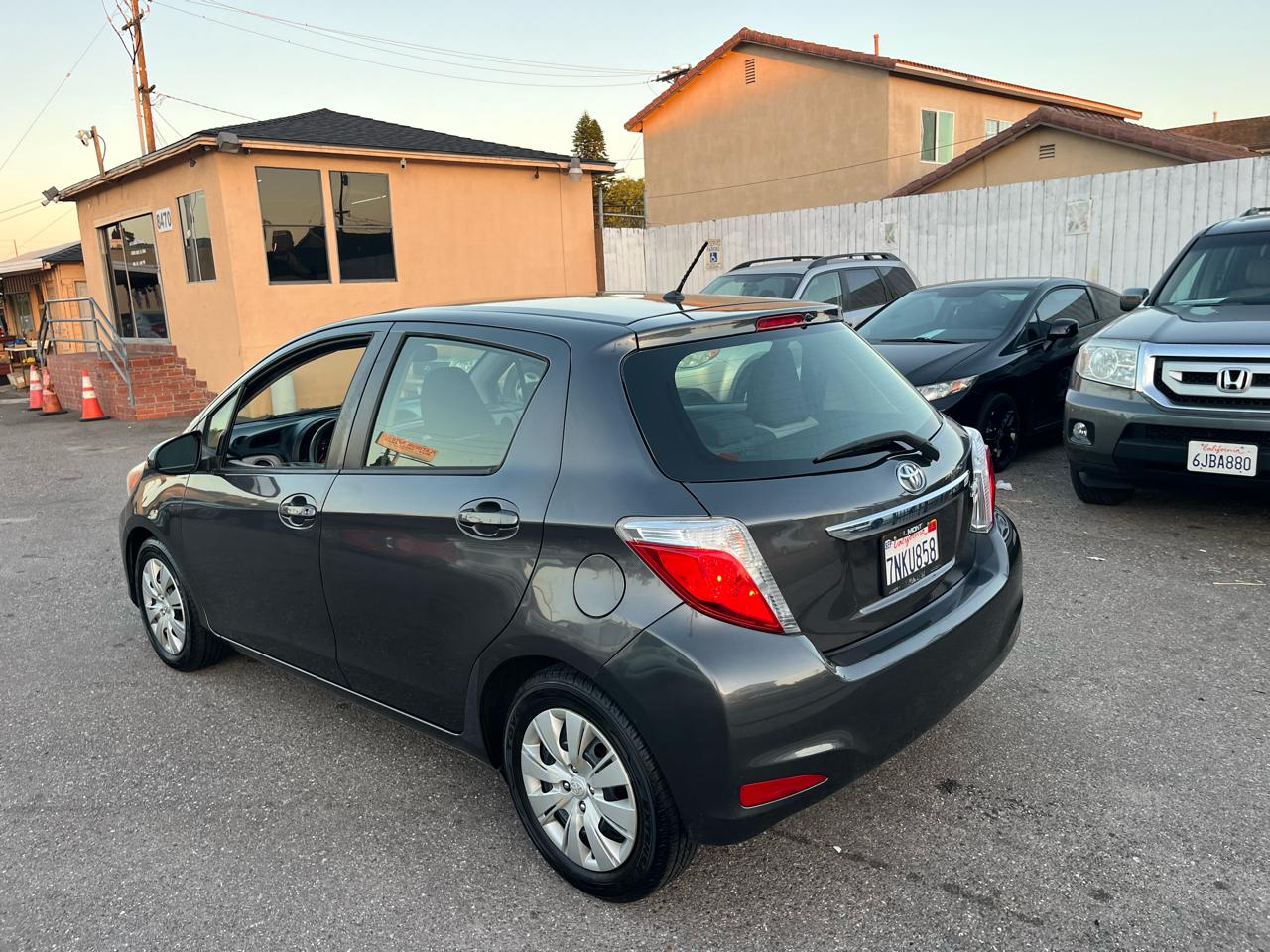 Toyota Yaris L 5-Door AT 2014