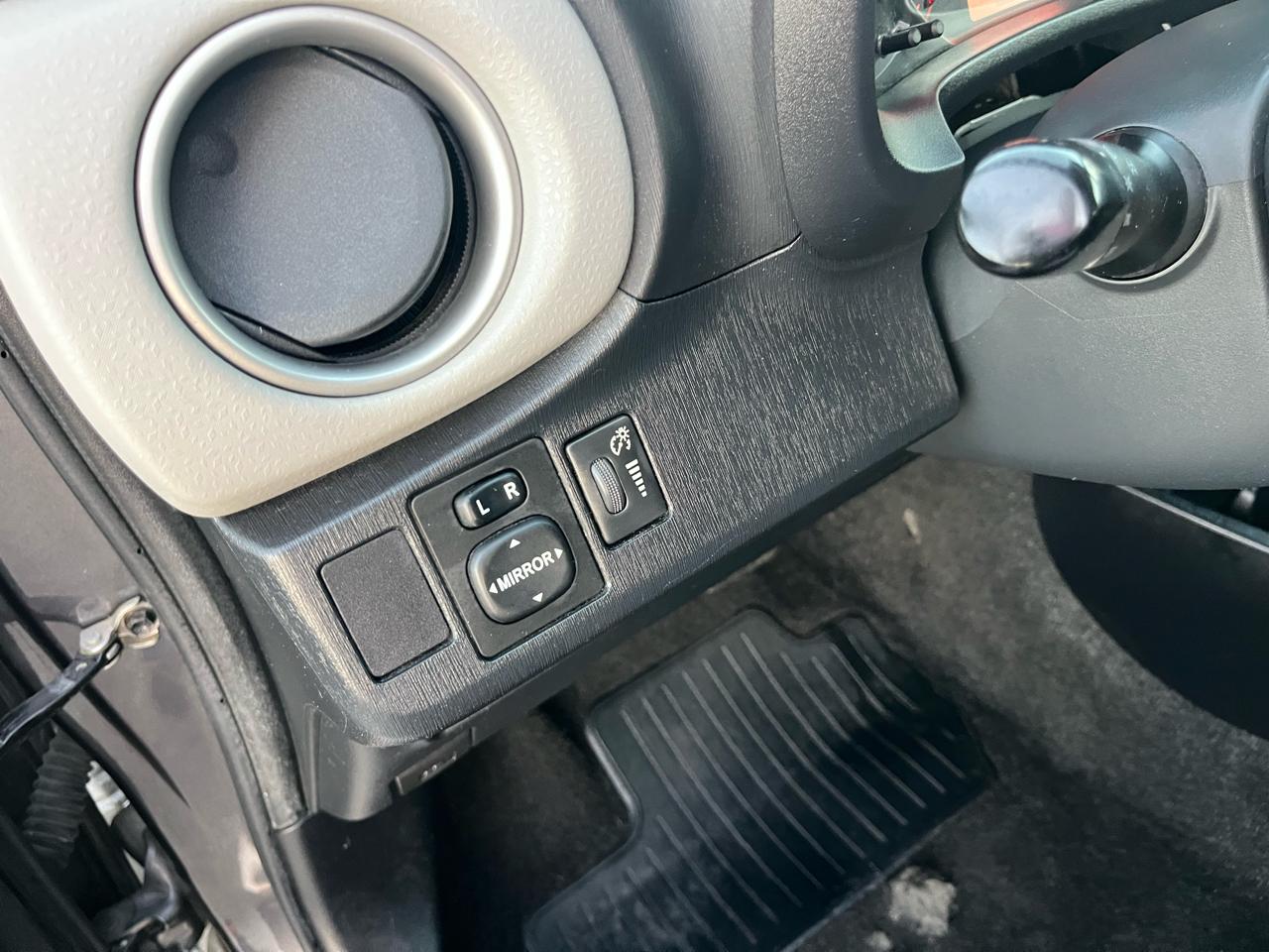Toyota Yaris L 5-Door AT 2014