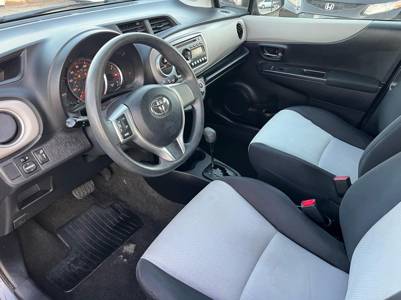 Toyota Yaris L 5-Door AT 2014