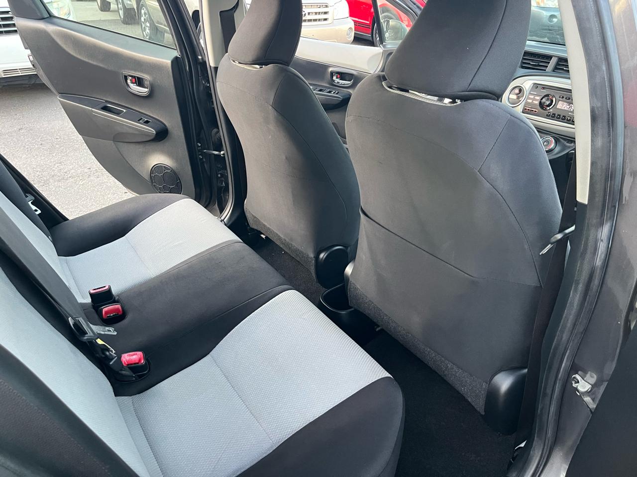 Toyota Yaris L 5-Door AT 2014