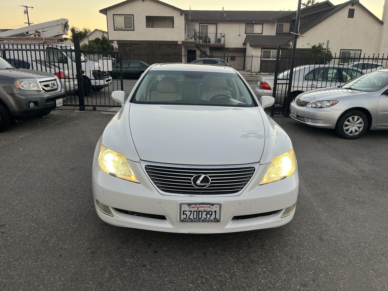 Lexus LS 460 Luxury Sedan 2007