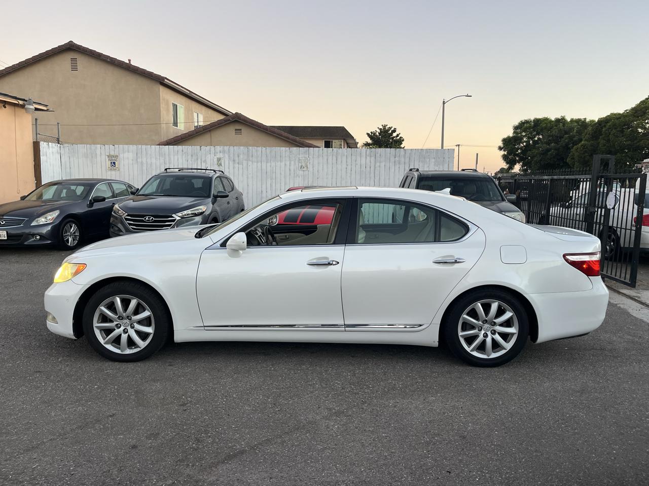 Lexus LS 460 Luxury Sedan 2007