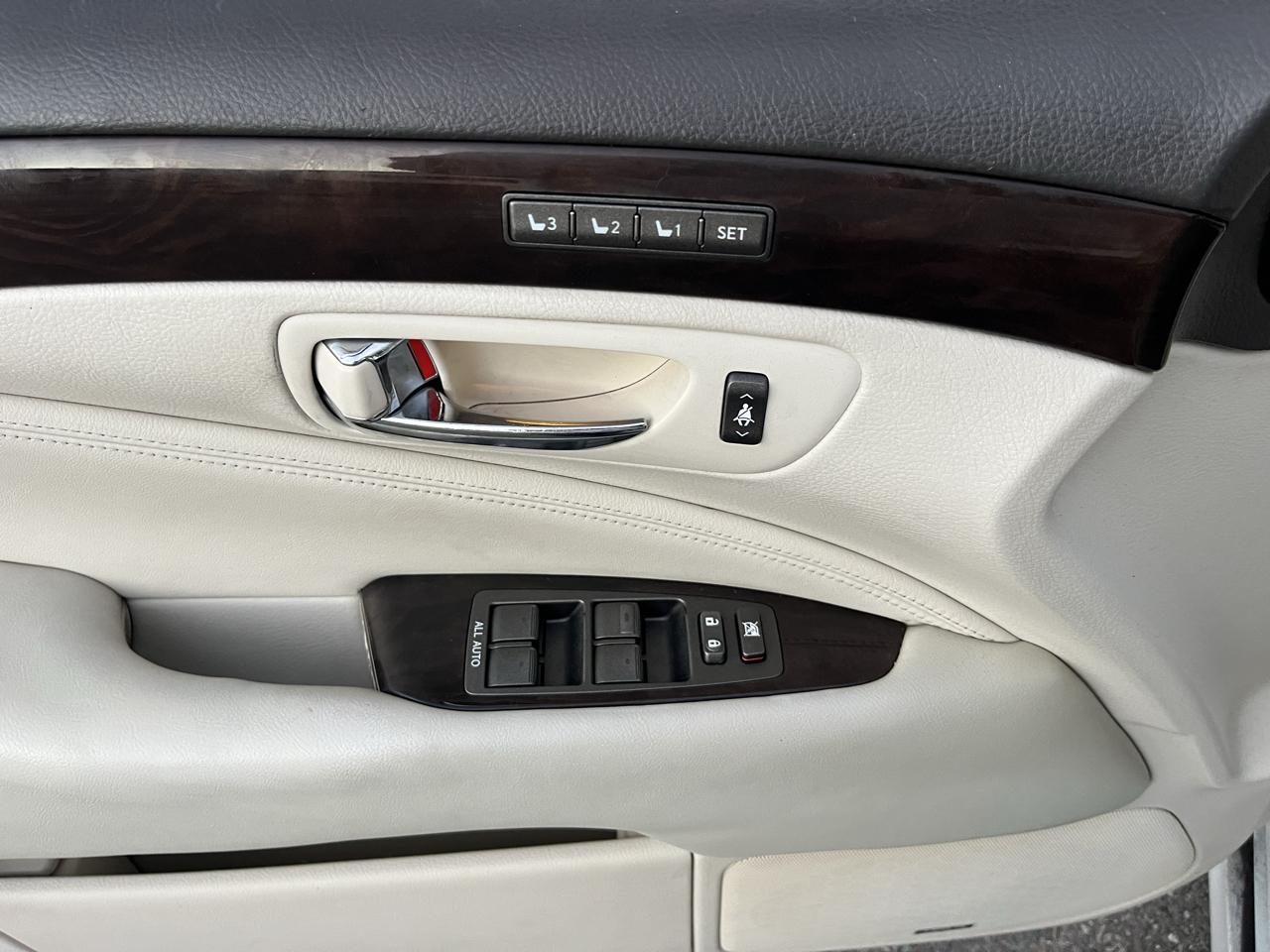Lexus LS 460 Luxury Sedan 2007