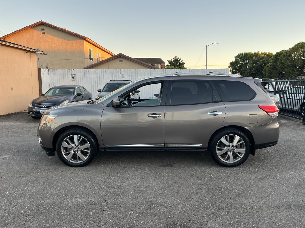 Nissan Pathfinder S 4WD 2014