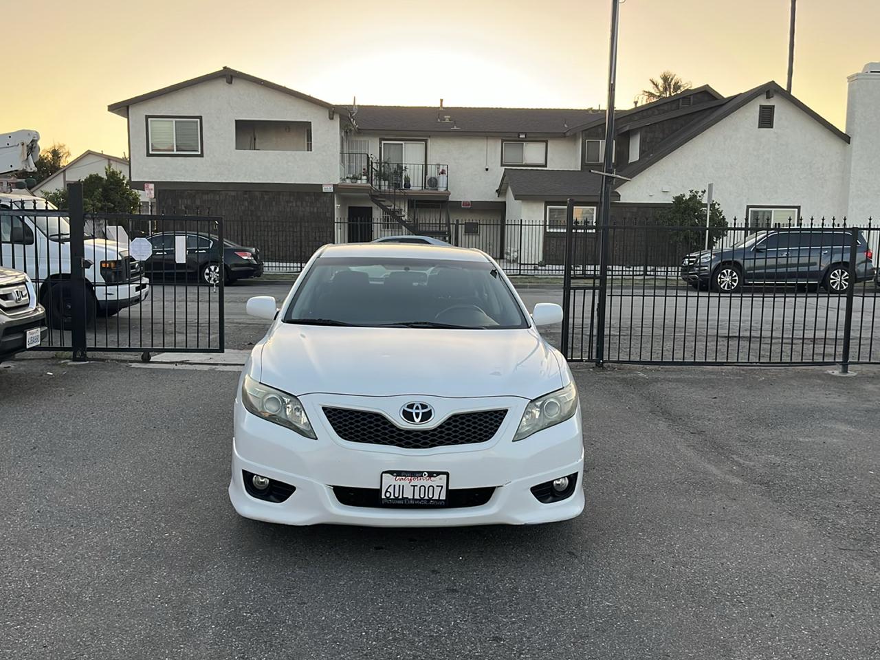 Toyota Camry SE 6-Spd MT 2010