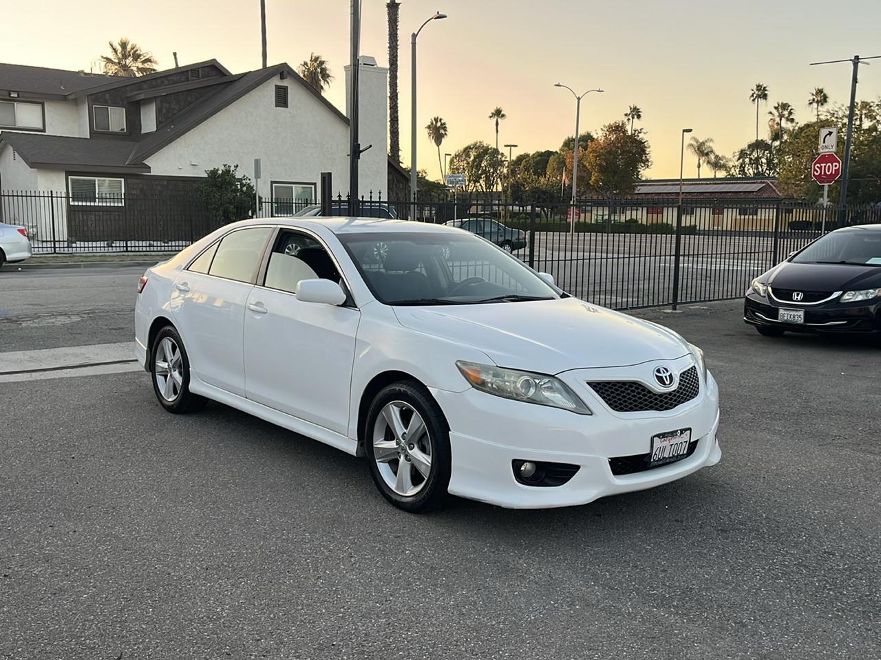 Toyota Camry SE 6-Spd MT 2010