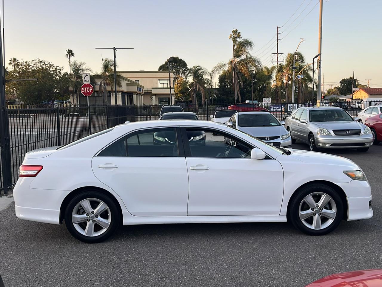 Toyota Camry SE 6-Spd MT 2010
