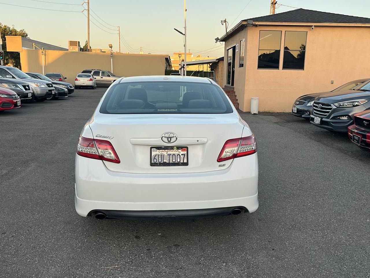 Toyota Camry SE 6-Spd MT 2010