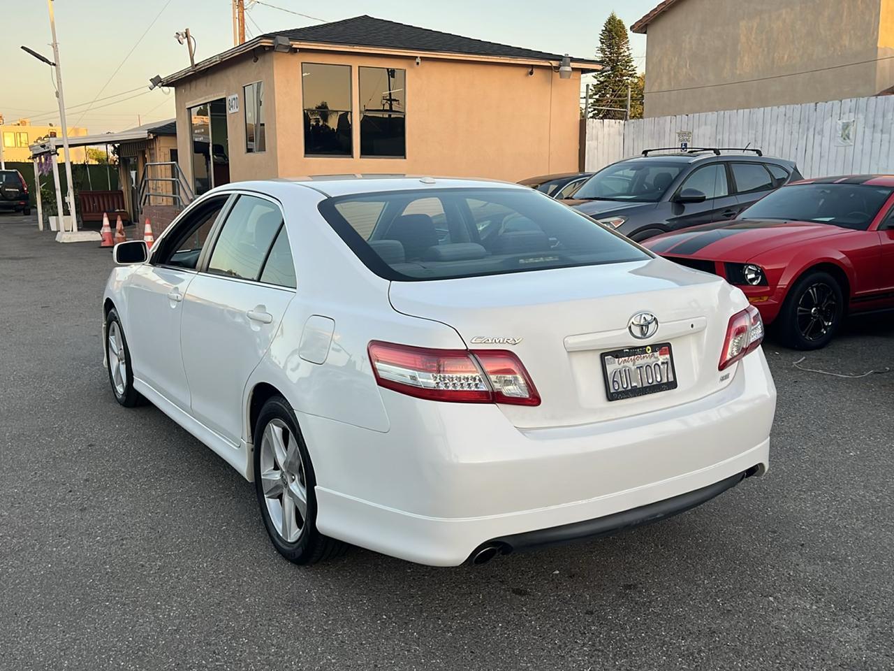 Toyota Camry SE 6-Spd MT 2010